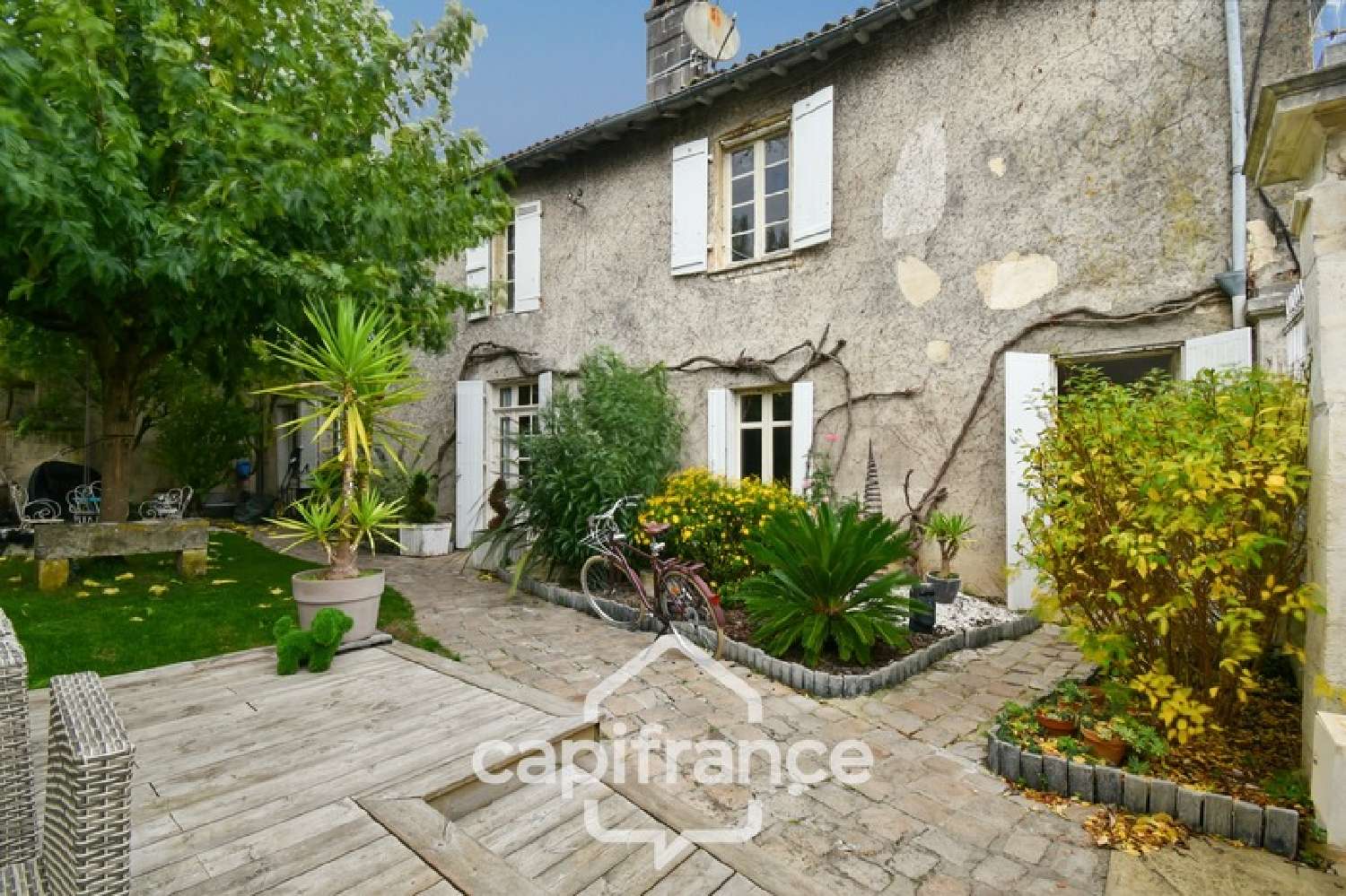 à vendre maison Saint-Jean-d'Angély Charente-Maritime 1