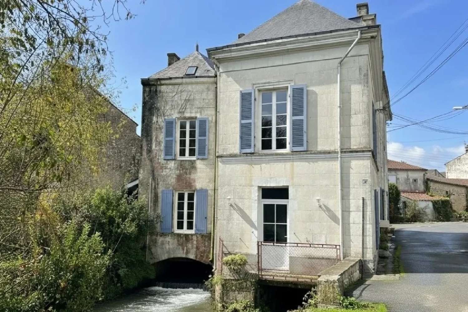 à vendre maison Saint-Jean-d'Angély Charente-Maritime 1