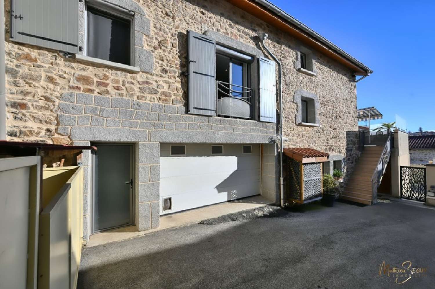  for sale house Saint-Martin-en-Haut Rhône 1