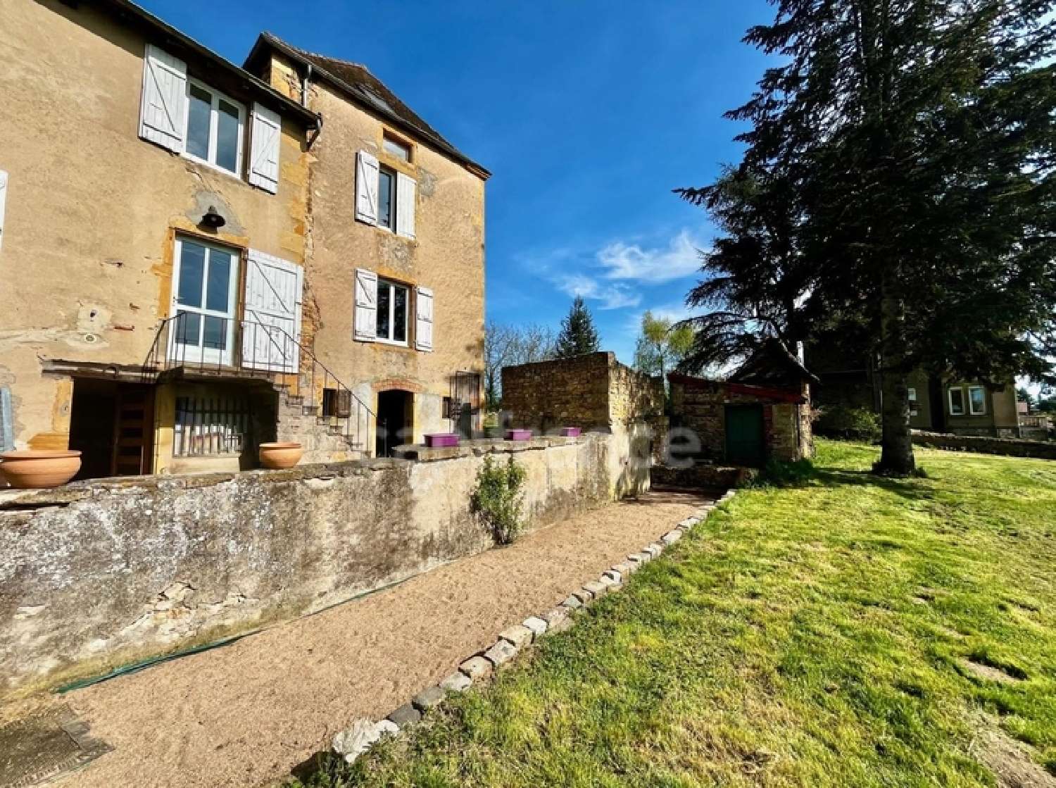  te koop huis Saint-Pierre-la-Noaille Loire 2