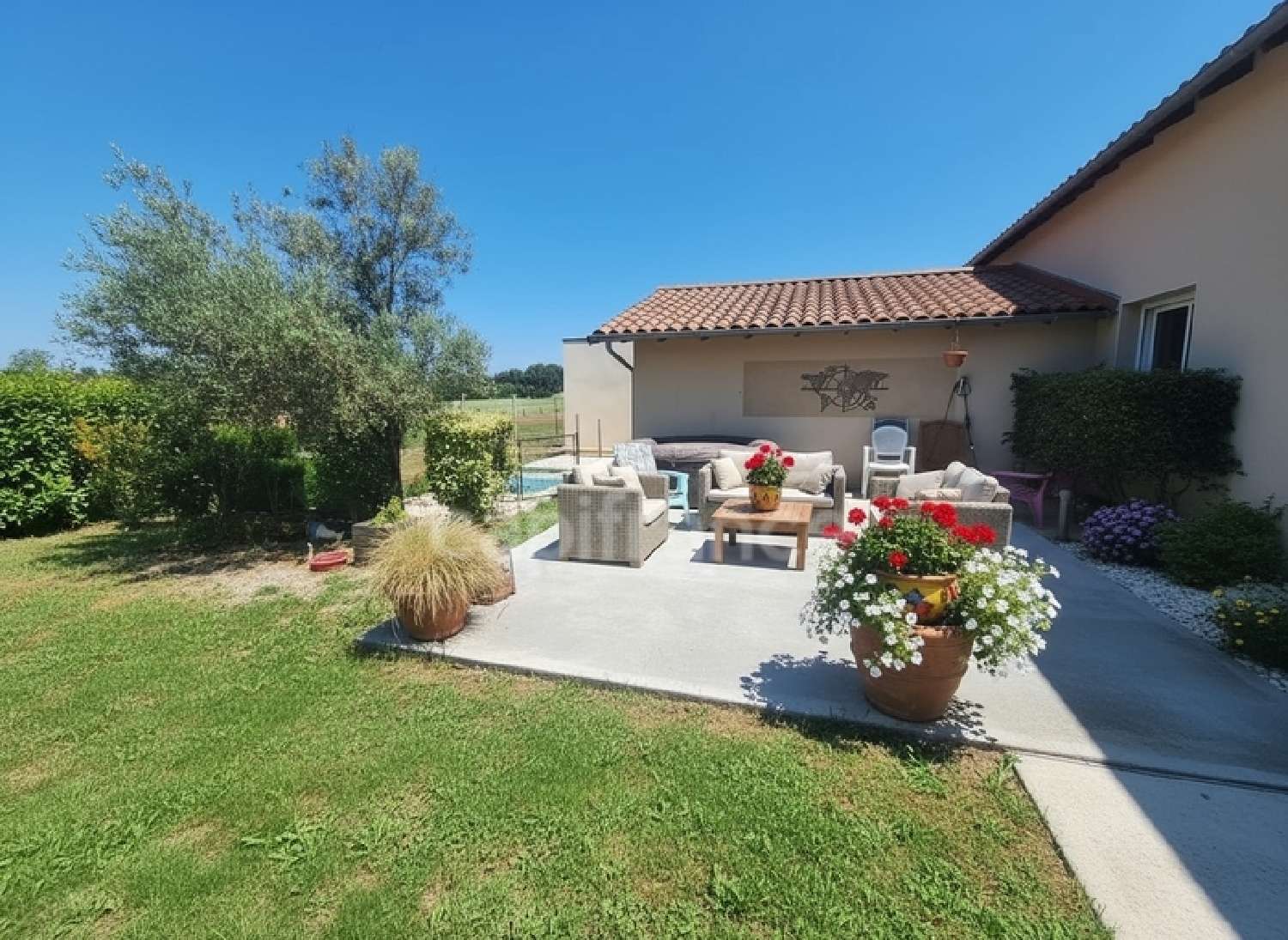 for sale house Saint-Santin-de-Maurs Cantal 2