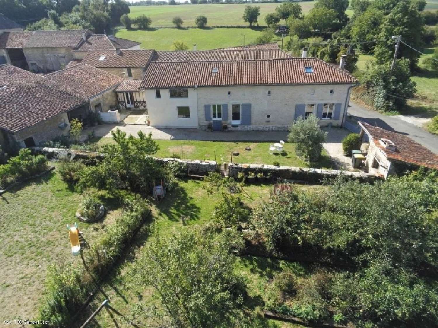  à vendre maison Sireuil Charente 1