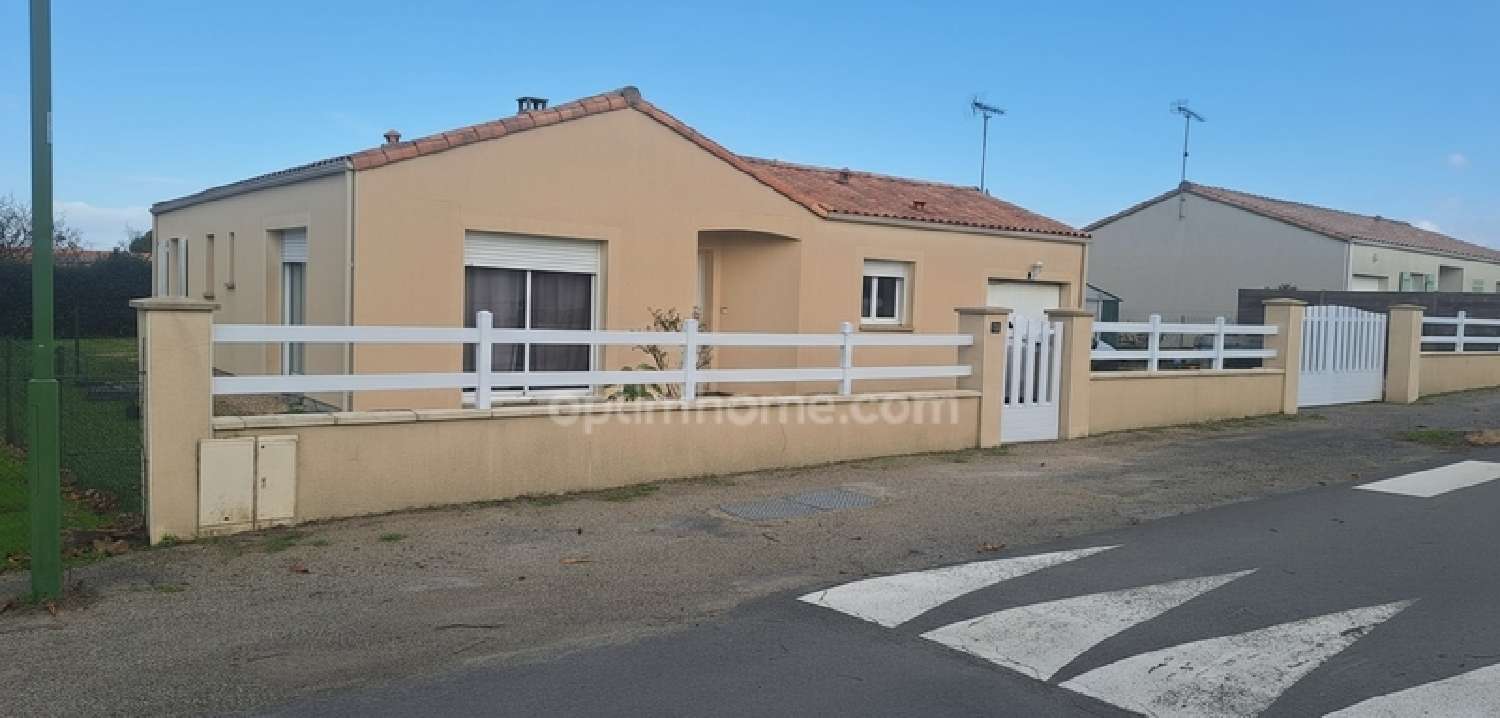  à vendre maison Vouillé-les-Marais Vendée 1
