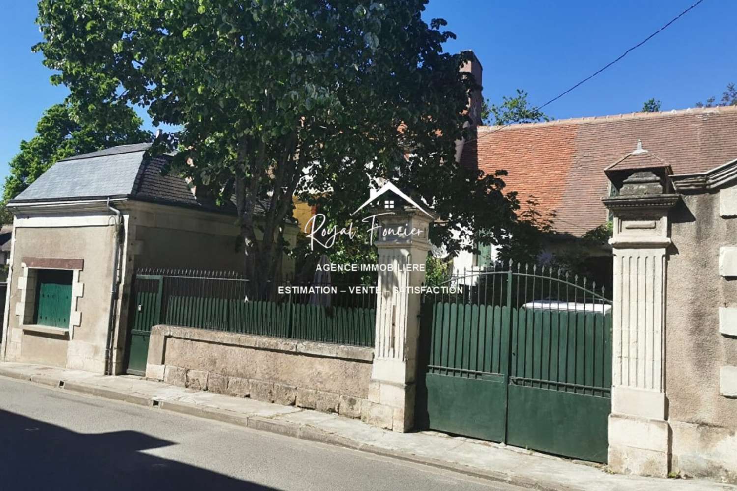  for sale house Yzeures-sur-Creuse Indre-et-Loire 1