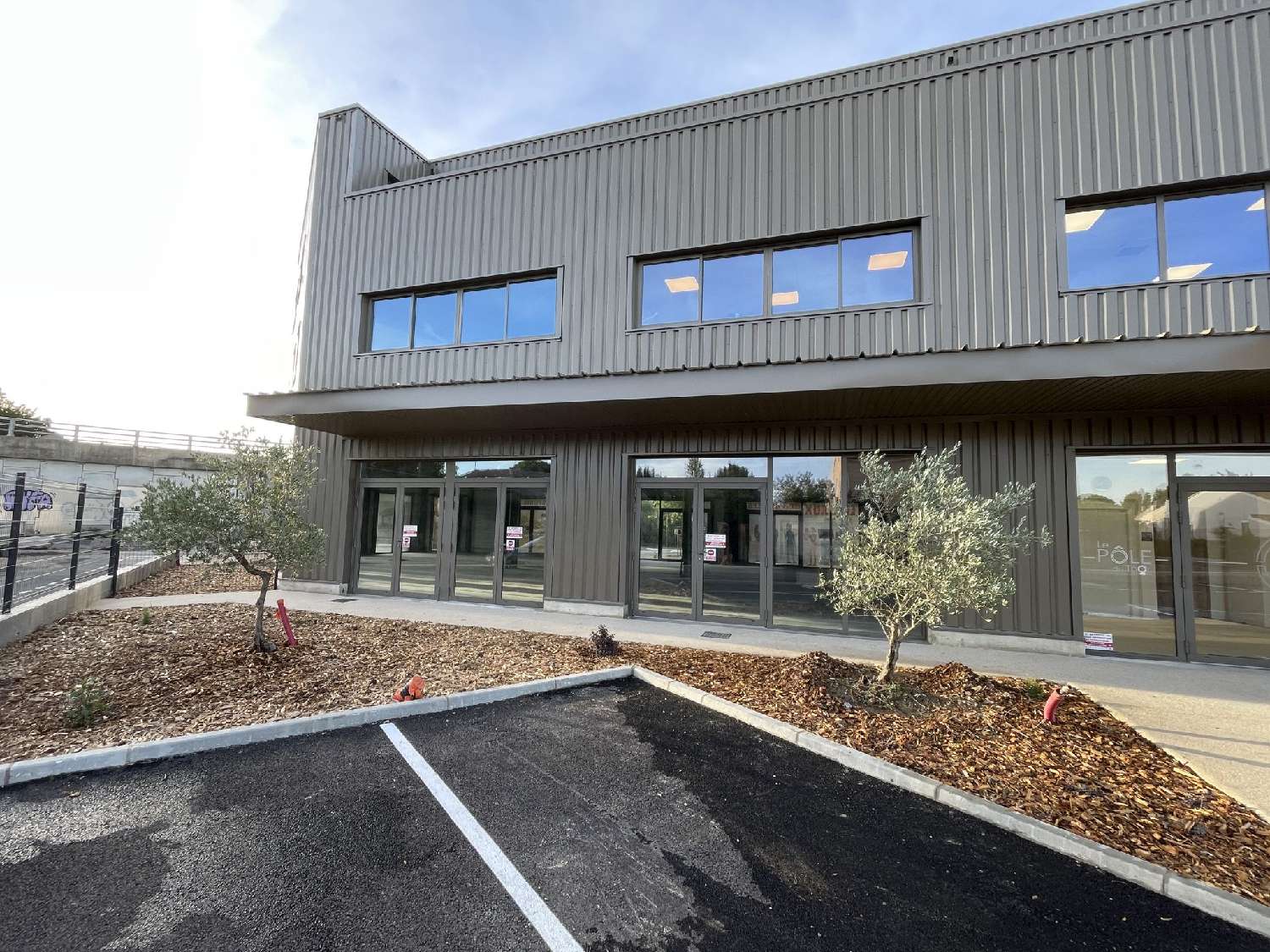  à vendre bureau Le Thor Vaucluse 1