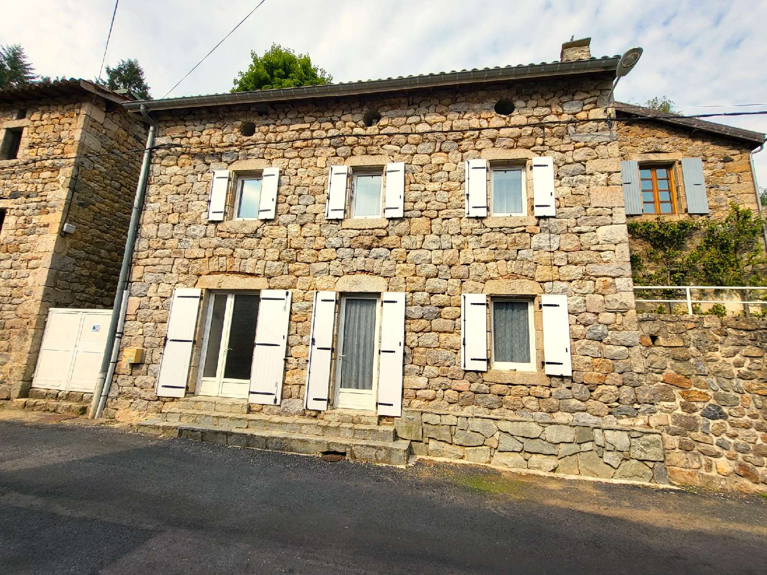  te koop dorpshuis Dornas Ardèche 1