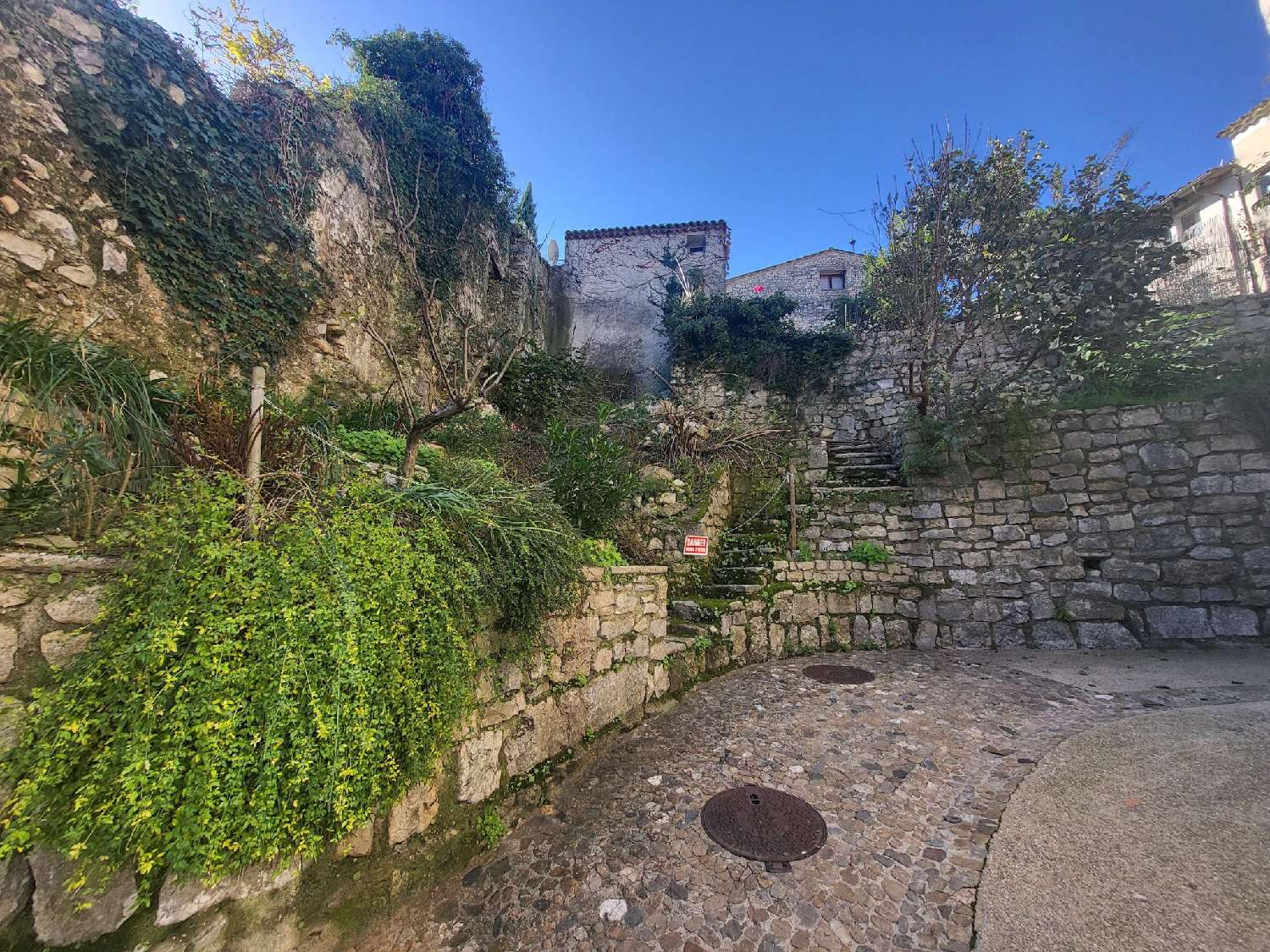 te koop dorpshuis Sauve Gard 8