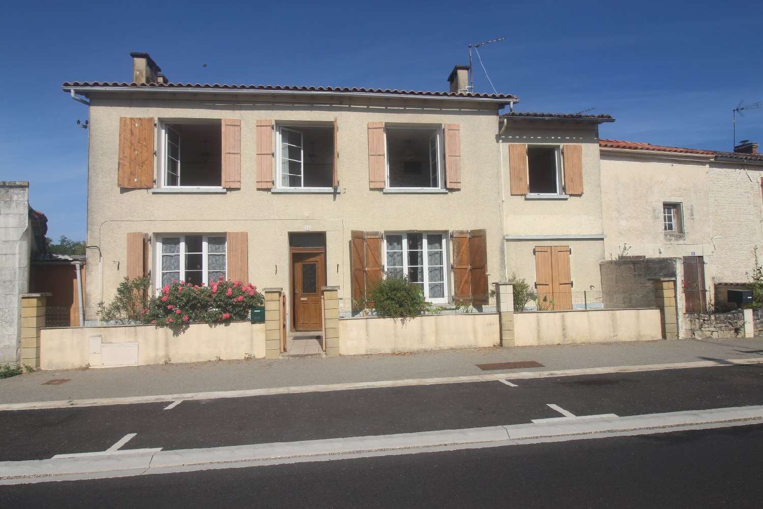  te koop dorpshuis Villeneuve-la-Comtesse Charente-Maritime 2