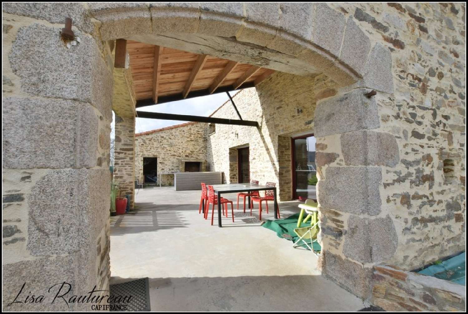 te koop schuur Montaigu Vendée 1