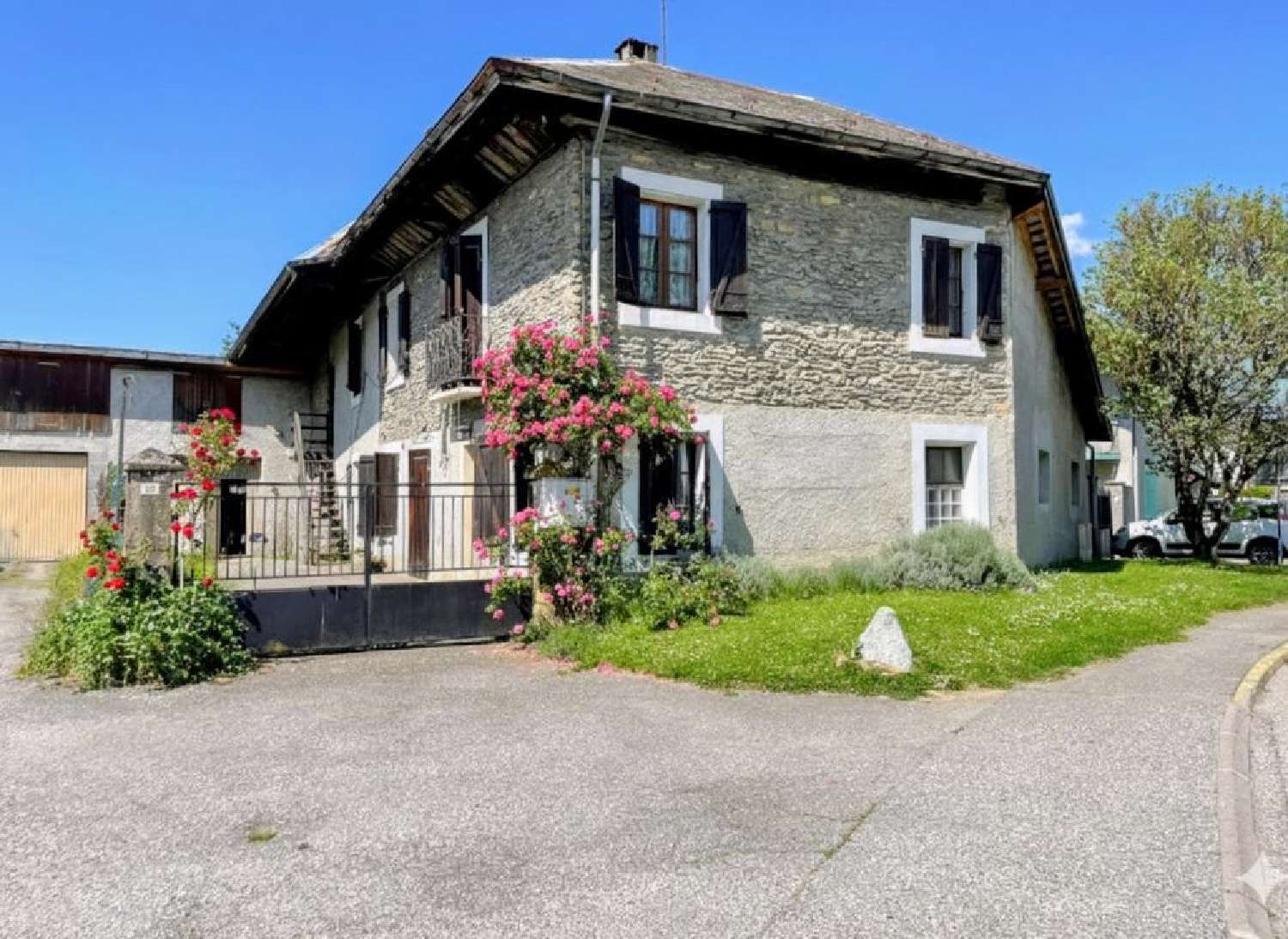  for sale castle Châteauneuf Savoie 1