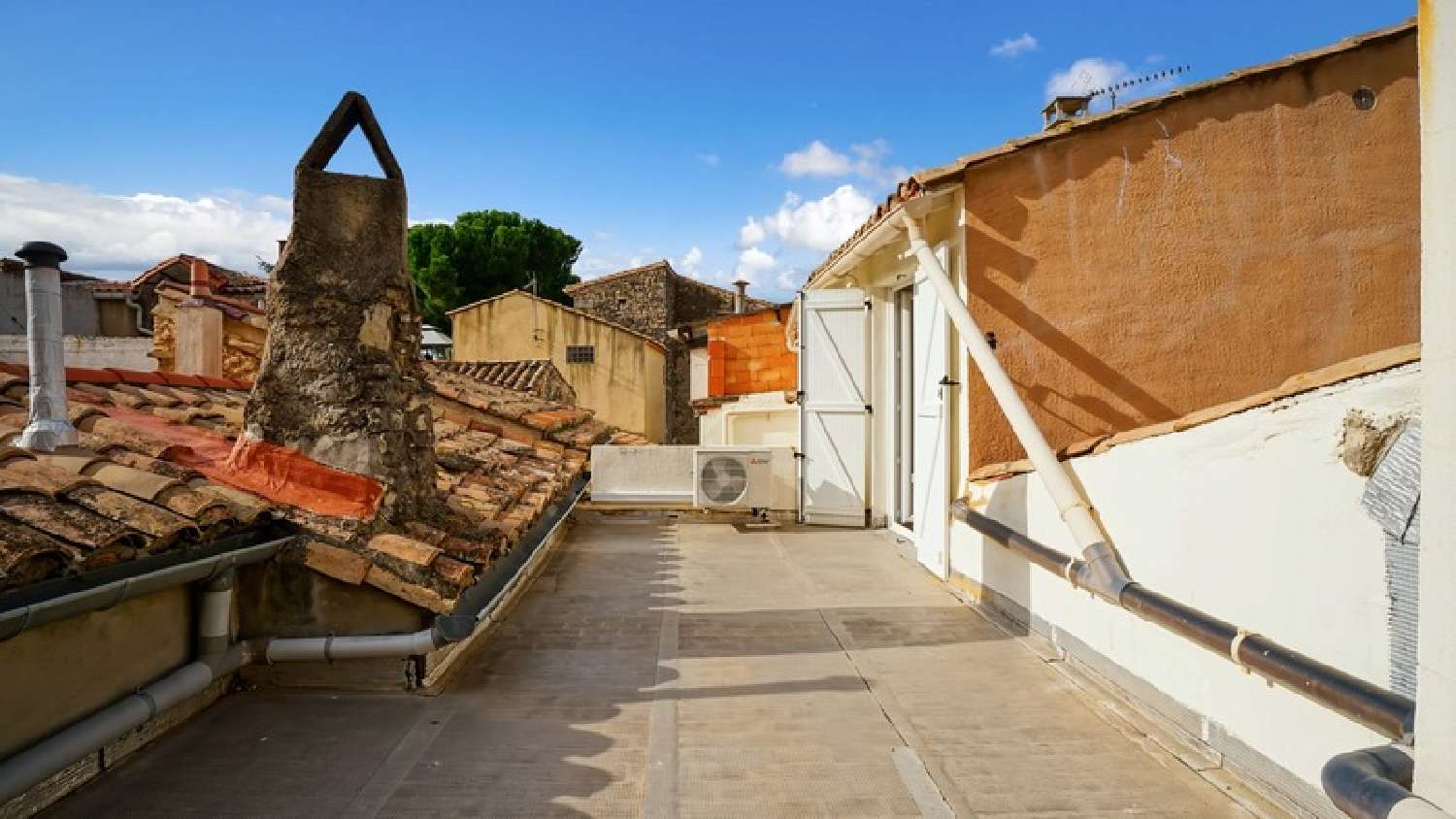  te koop stadshuis Marguerittes Gard 2