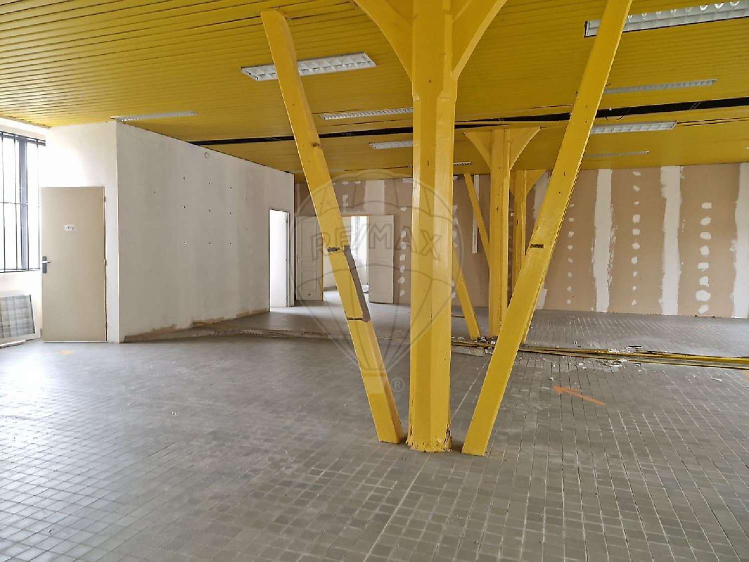 for sale commercial Garchizy Nièvre 8