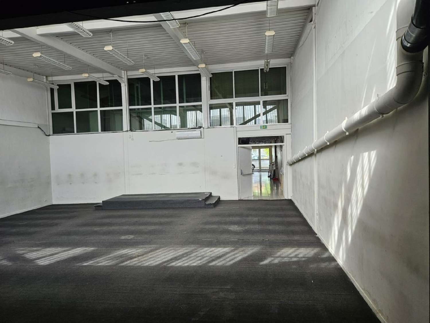 te koop bedrijfsruimte/ kantoor Les Abymes Guadeloupe 2