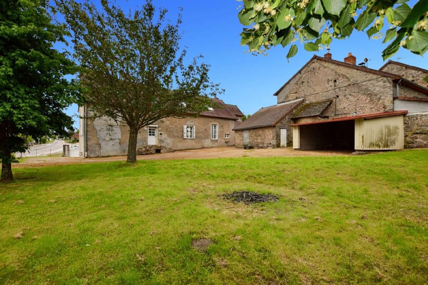  te koop landgoed Auxy Saône-et-Loire 2