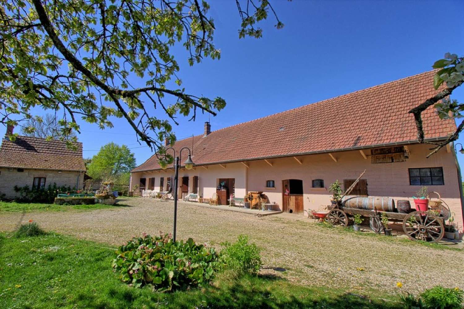  en venta casa rústica La Chapelle-Saint-Sauveur Saône-et-Loire 2