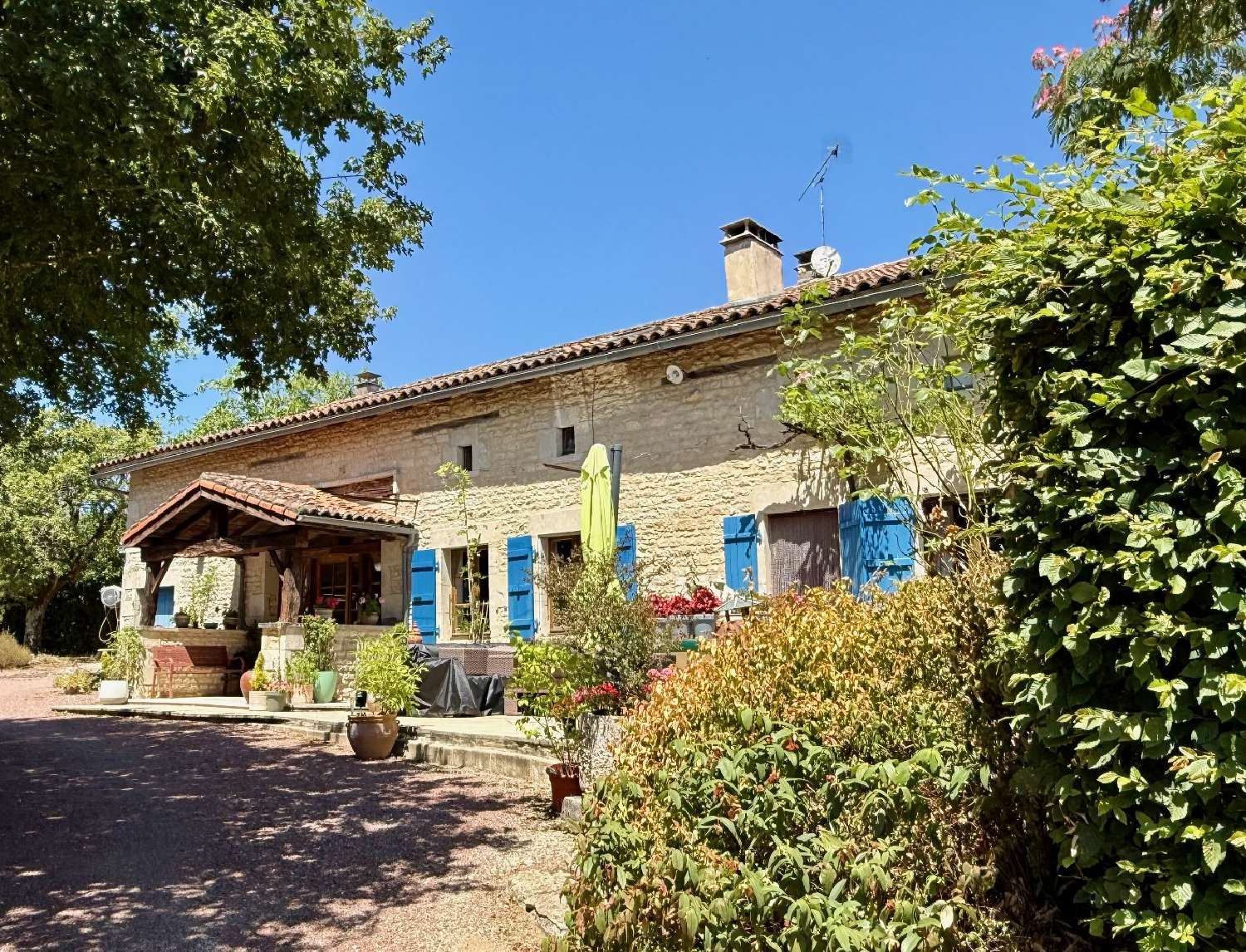 for sale house Le Bouchage Charente 1