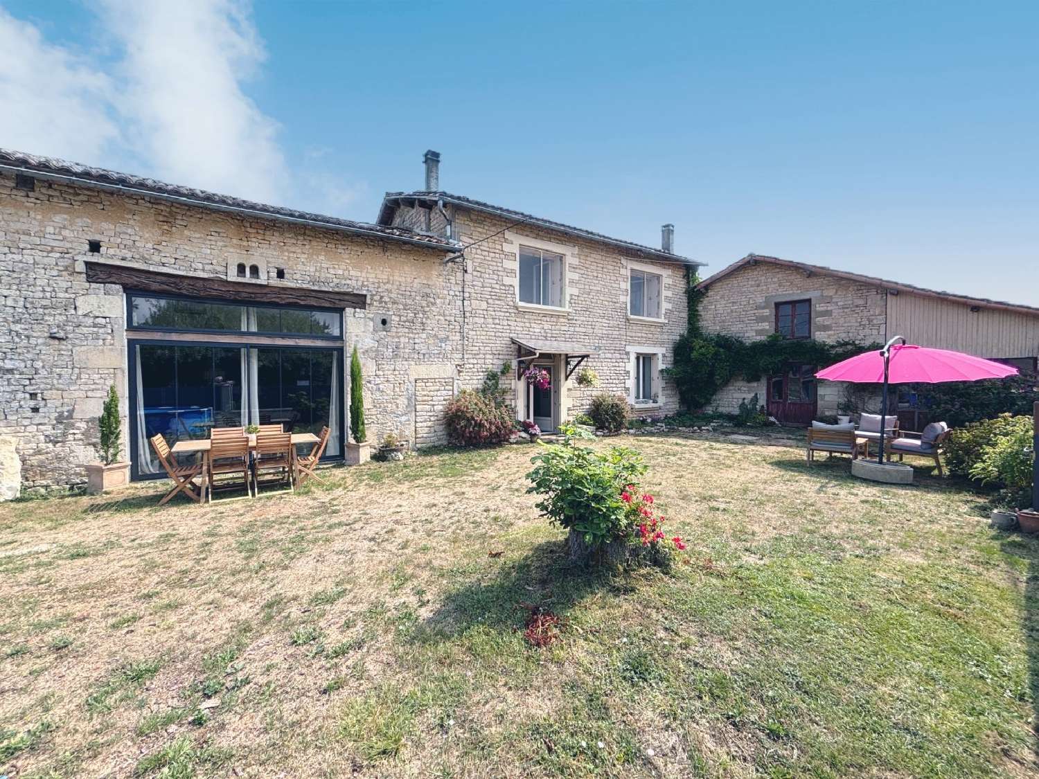 à vendre maison Pioussay Deux-Sèvres 1
