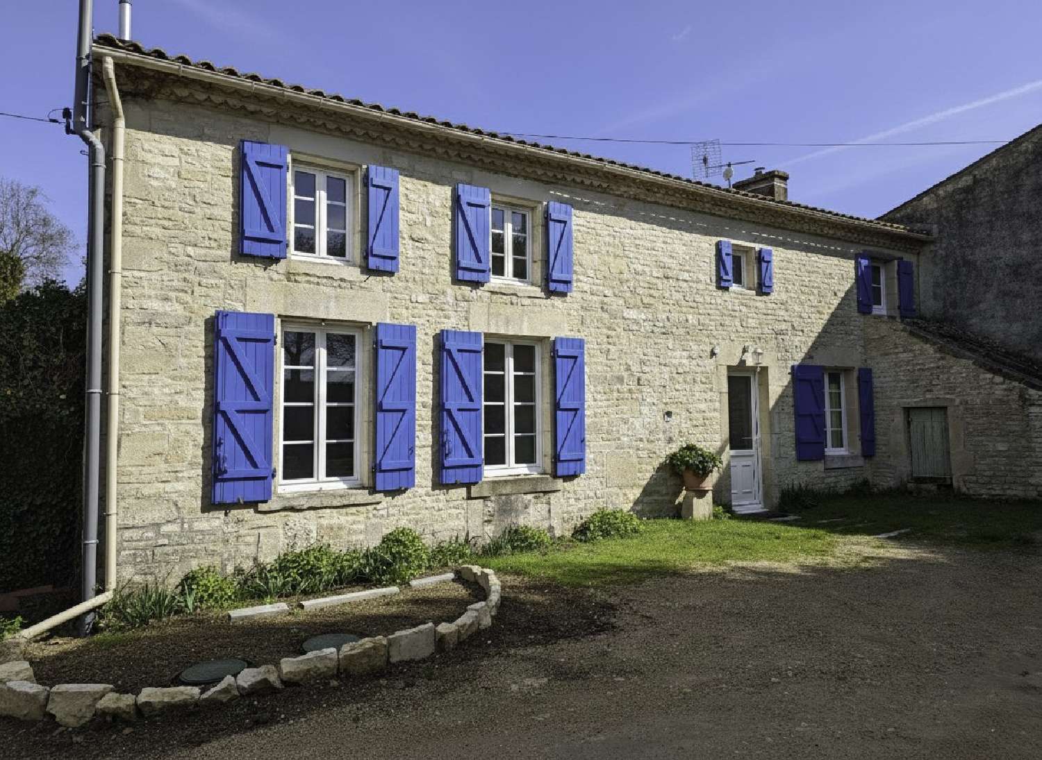 for sale house Saint-Mandé-sur-Brédoire Charente-Maritime 1