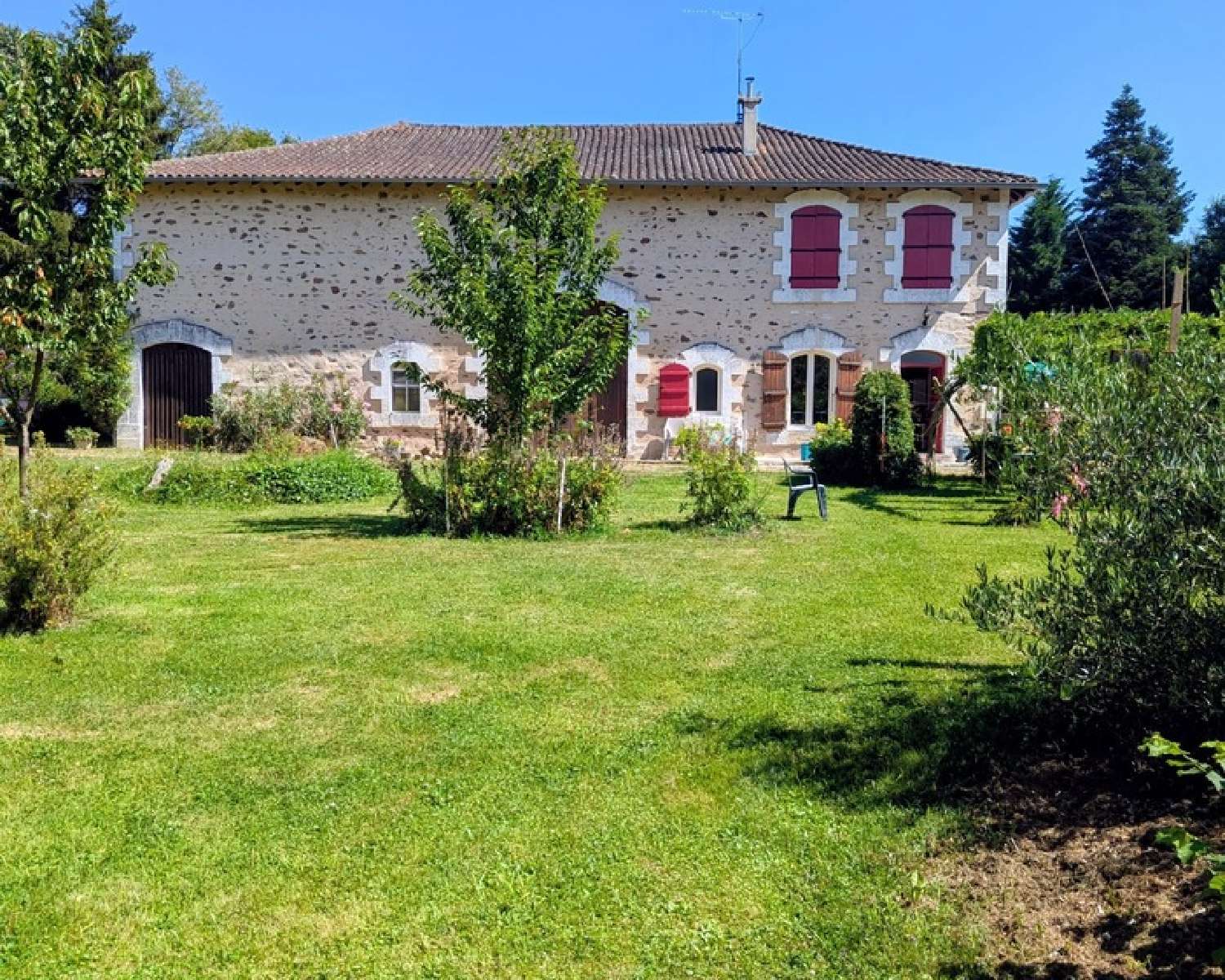  te koop huis Saulgond Charente 2