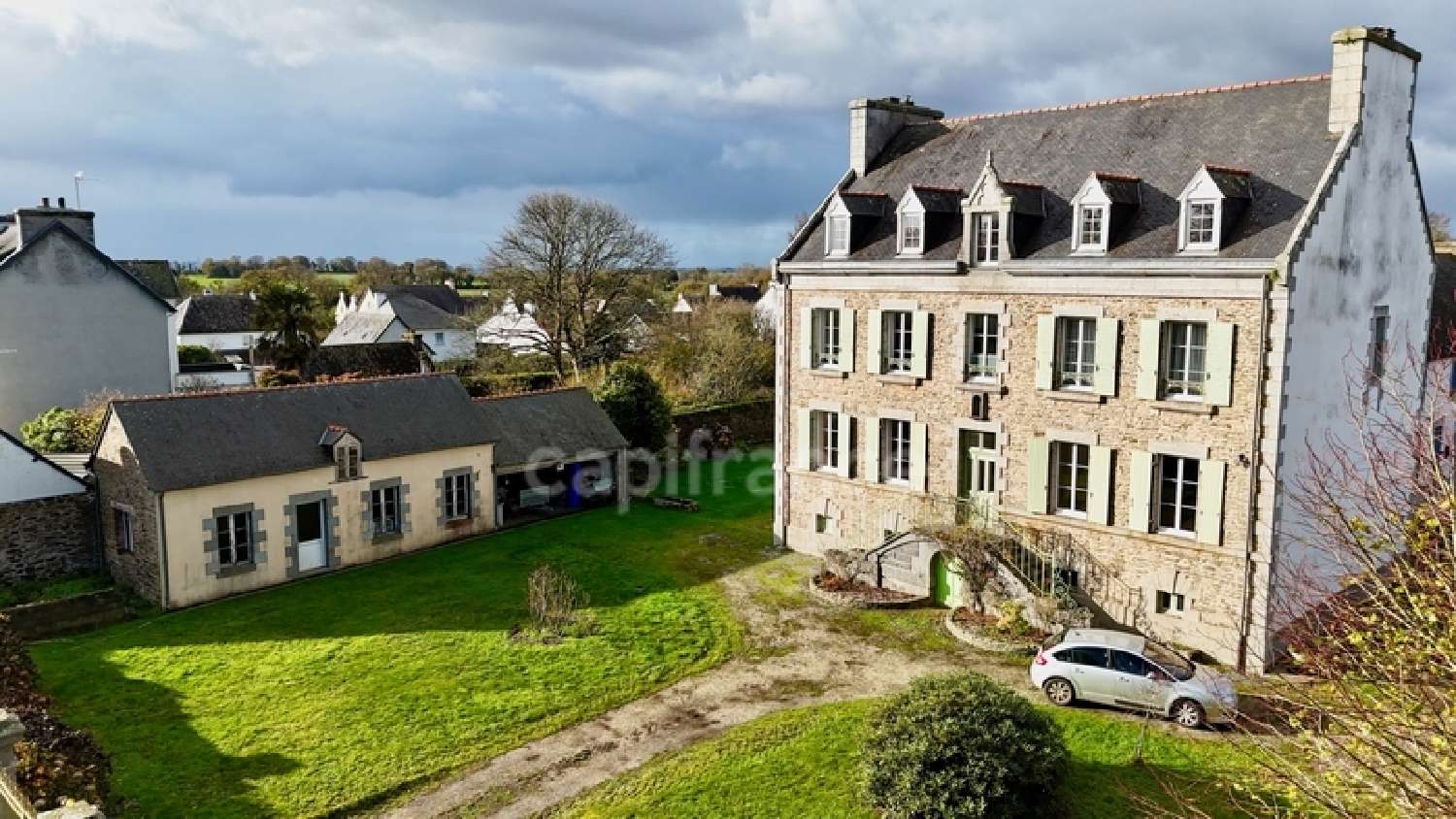 for sale mansion Carhaix-Plouguer Finistère 1