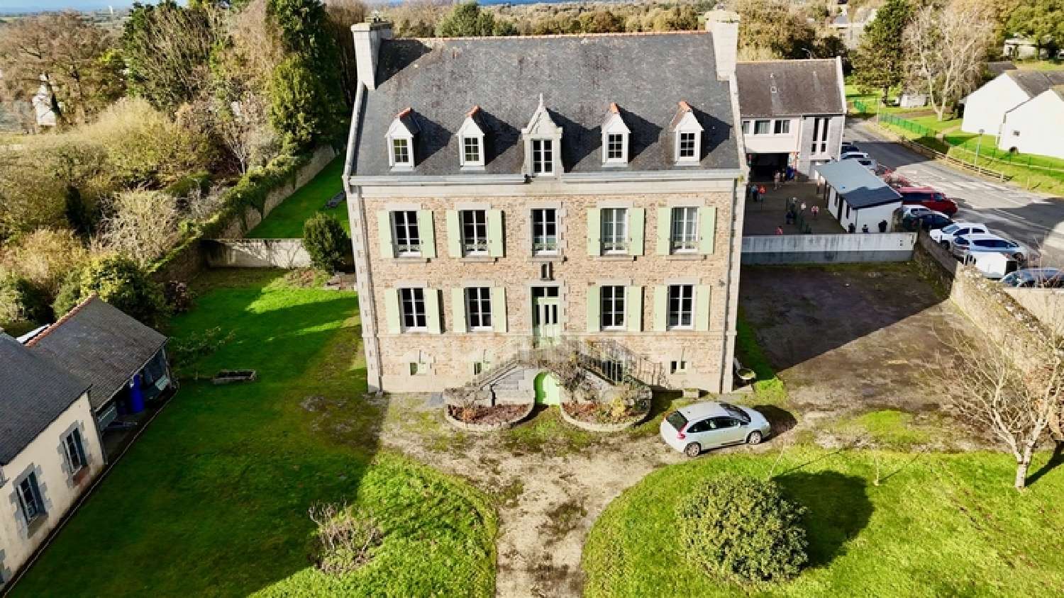 for sale mansion Carhaix-Plouguer Finistère 2