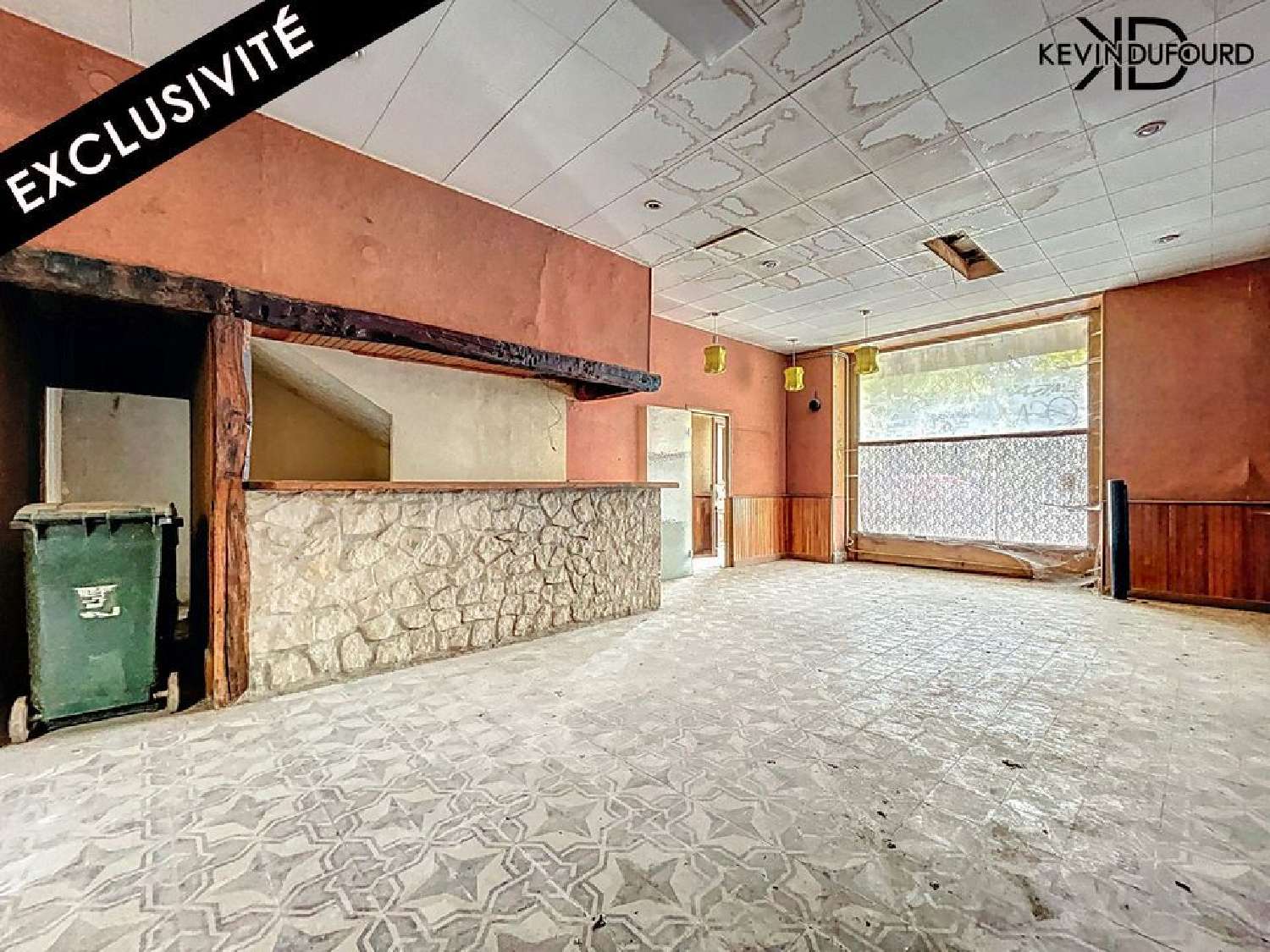 à vendre bureau Vals-les-Bains Ardèche 1