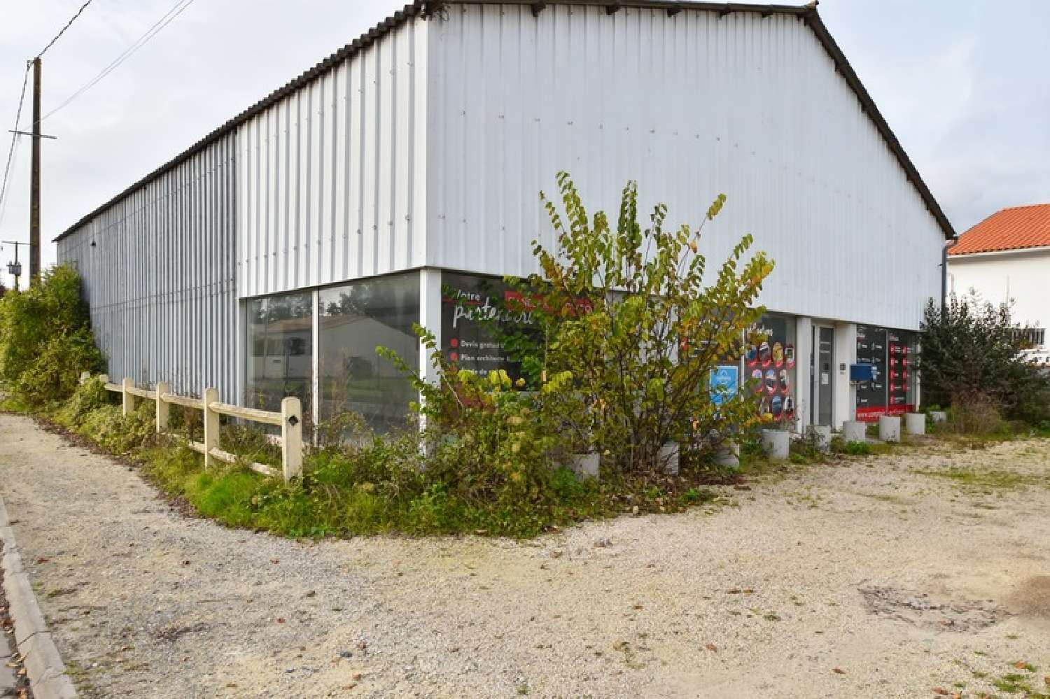  for sale office Aigrefeuille-d'Aunis Charente-Maritime 1