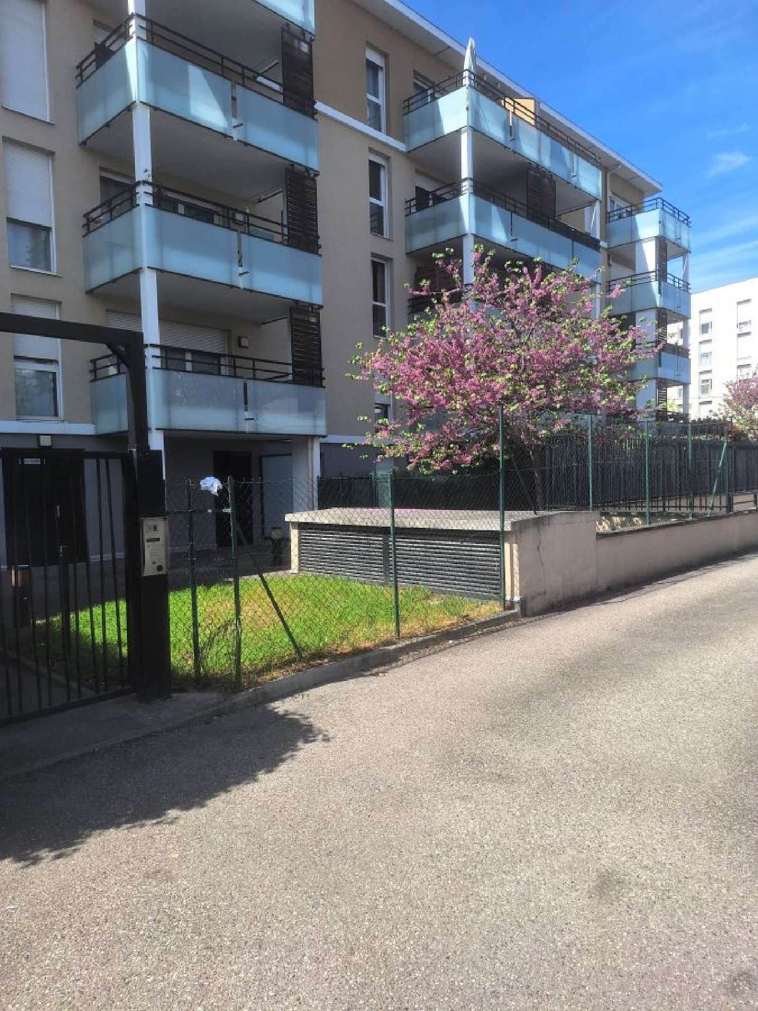  te koop appartement Bron Rhône 1