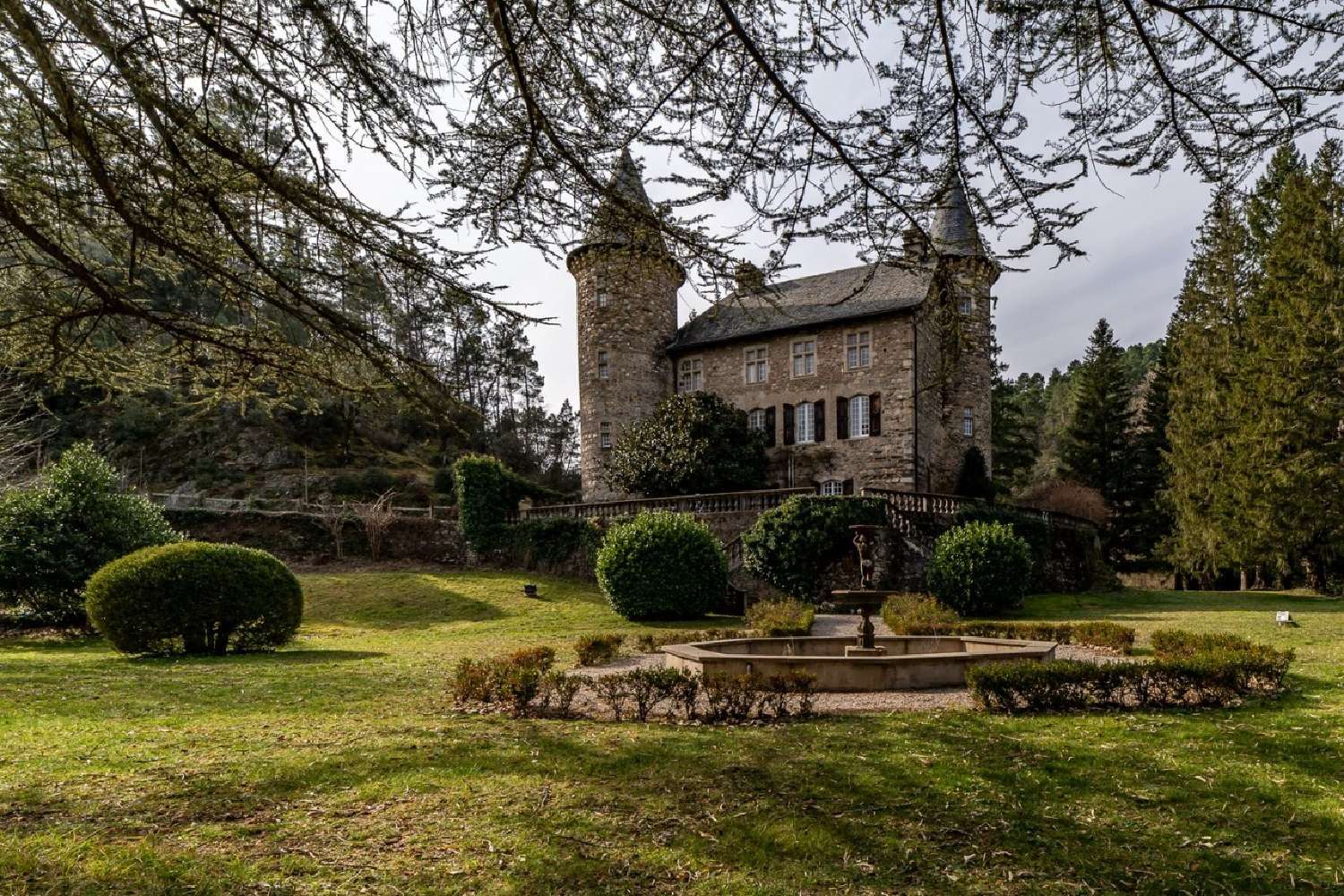  kaufen Schloss Uzès Gard 2