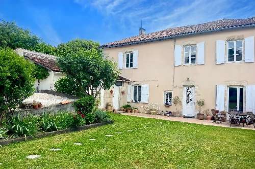 Chef-Boutonne Deux-Sèvres Stadthaus Bild 7066399