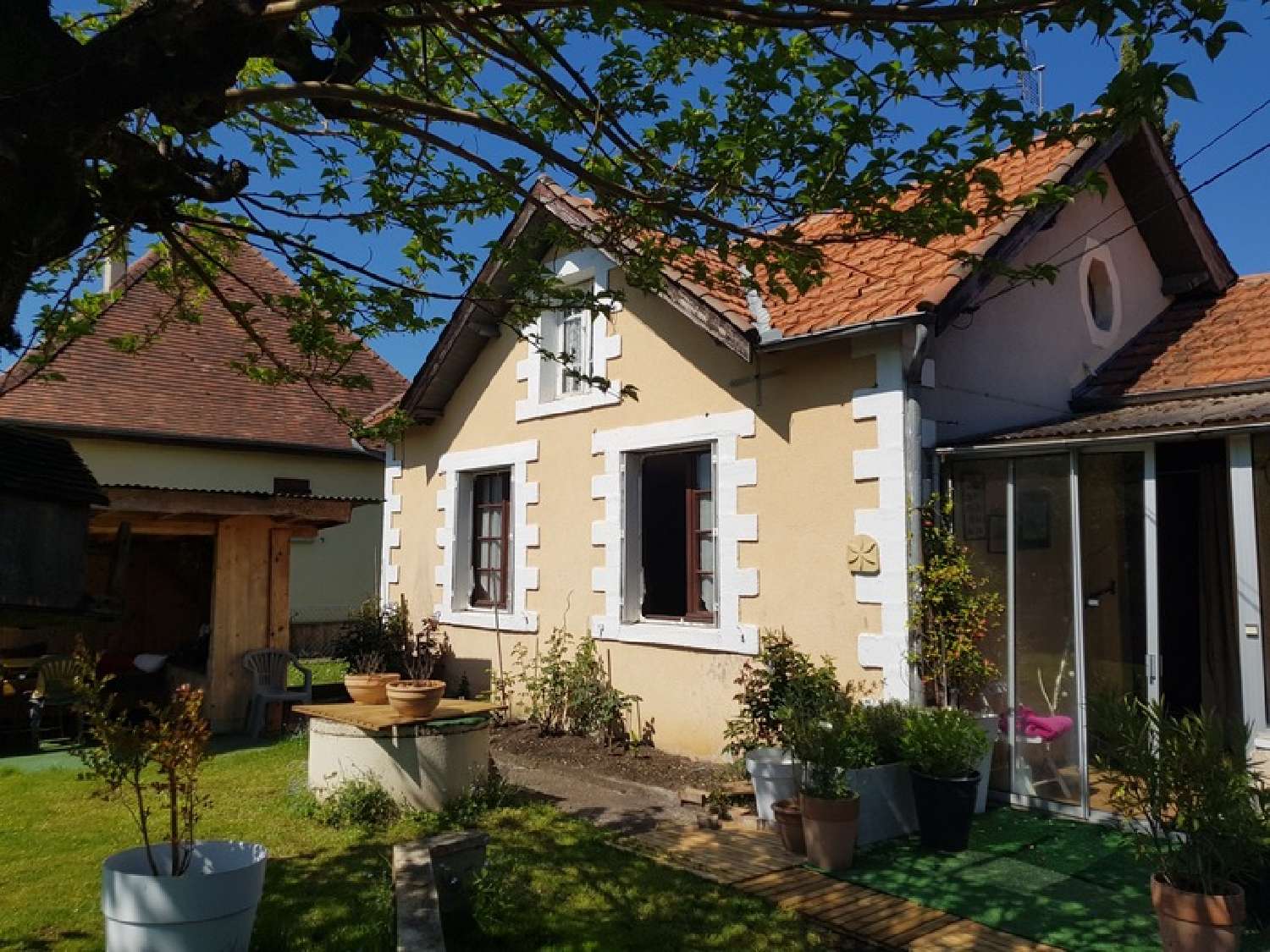  te koop stadshuis Saint-Léon-sur-Vézère Dordogne 1