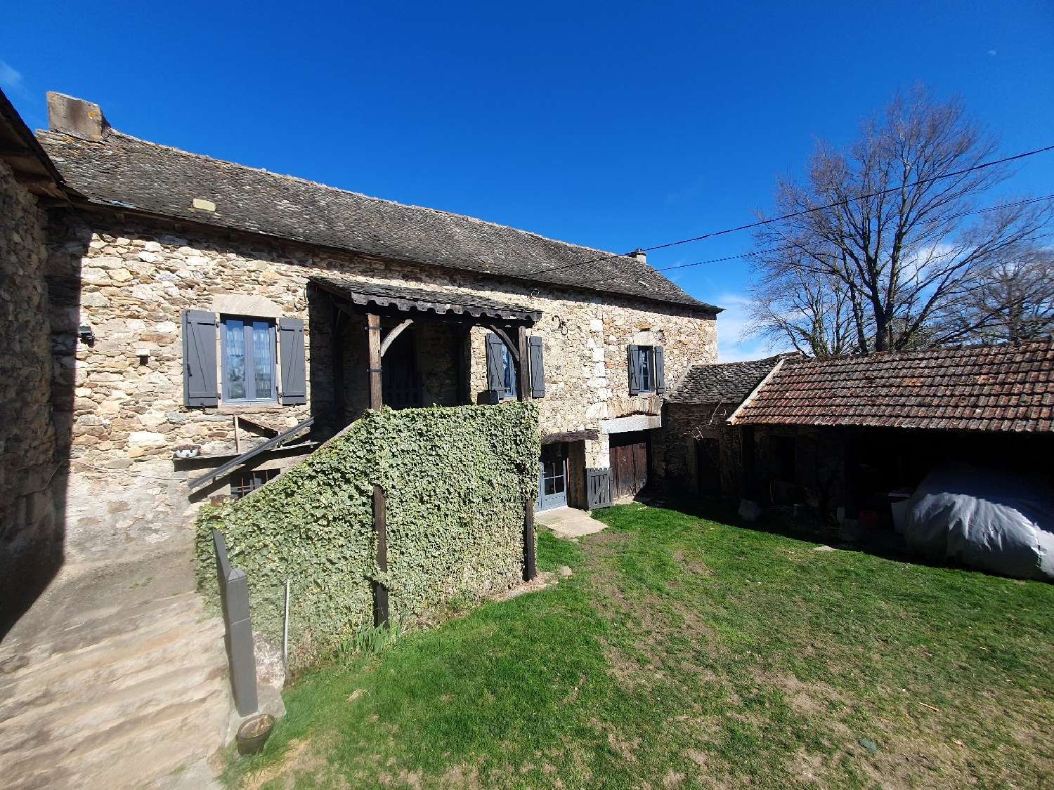 en venta casa rústica La Salvetat-Peyralès Aveyron 2