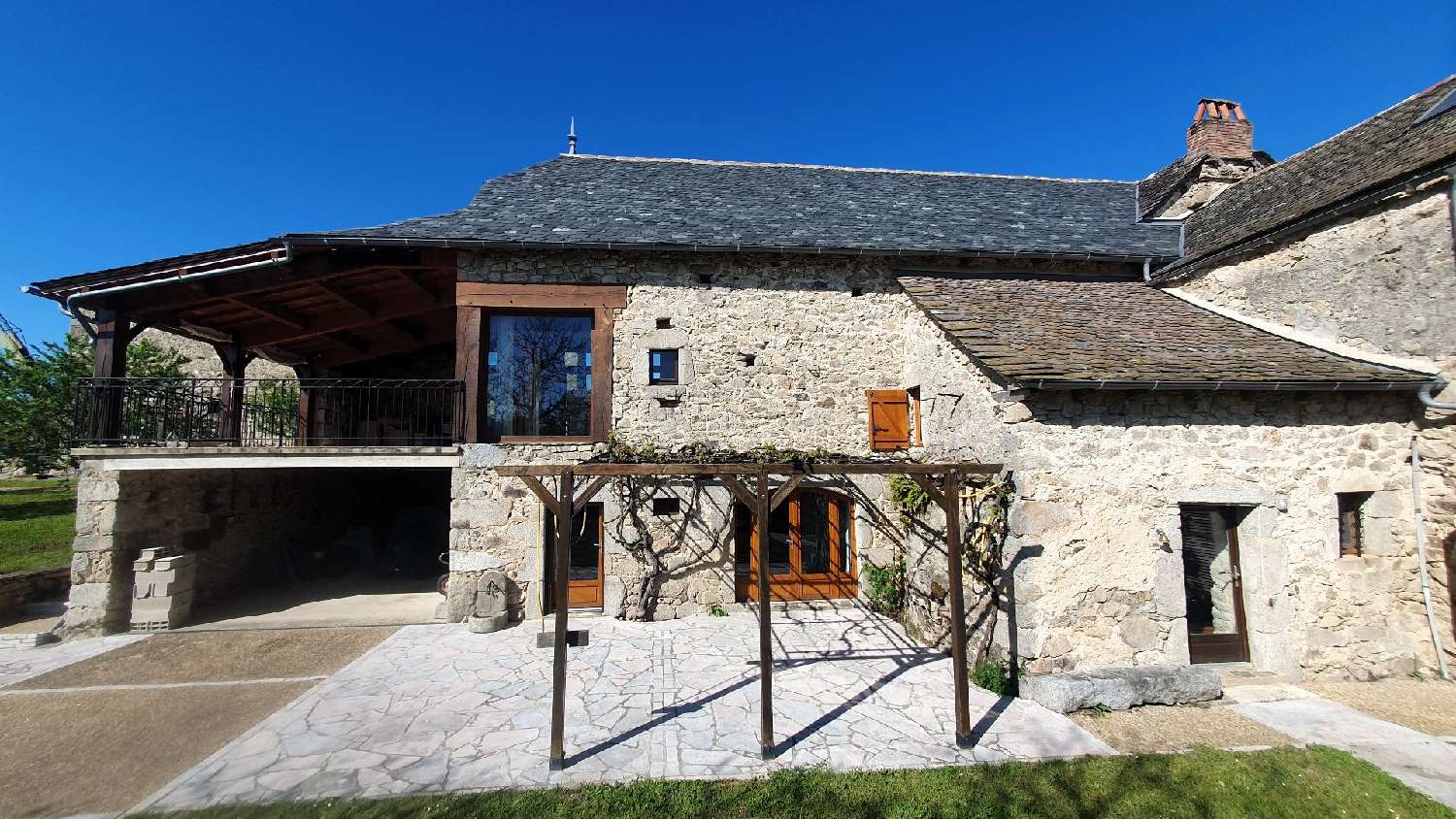  te koop boerderij Vailhourles Aveyron 2