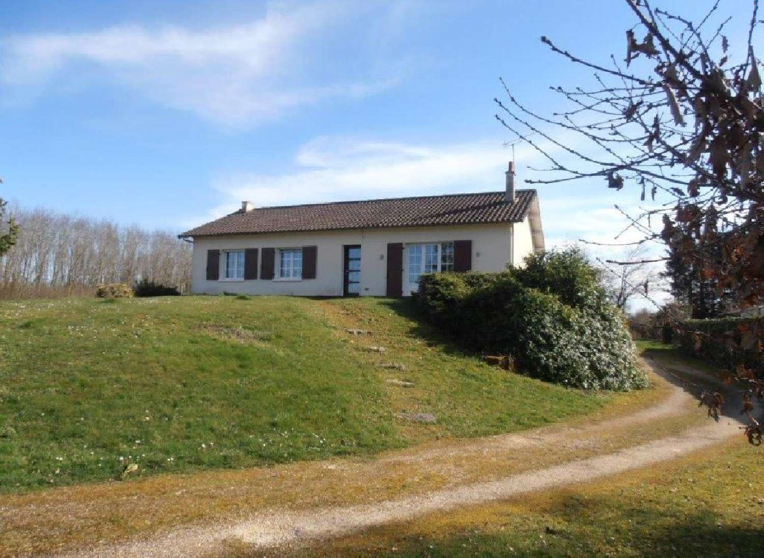  à vendre maison Civray Vienne 1