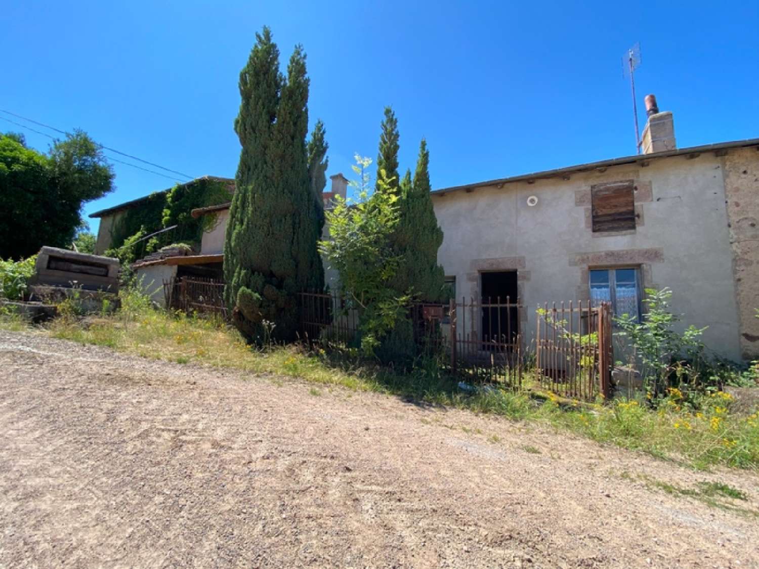  te koop huis La Pacaudière Loire 1