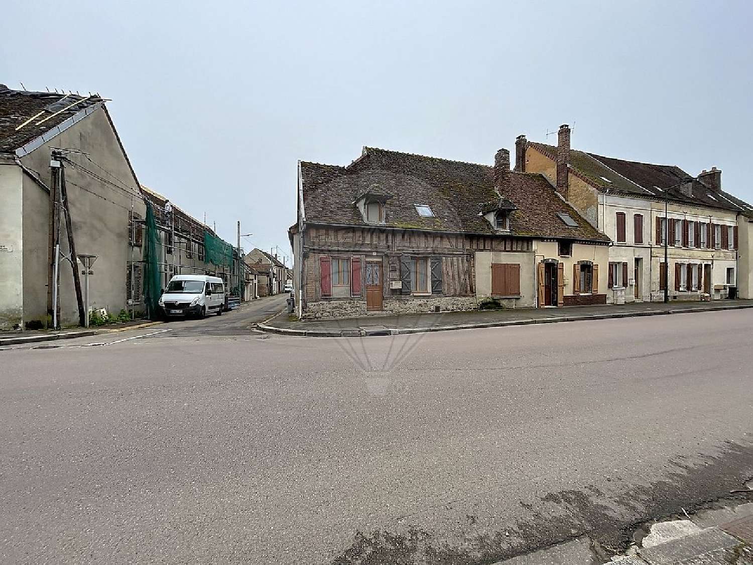  for sale house Villeneuve-l'Archevêque Yonne 1