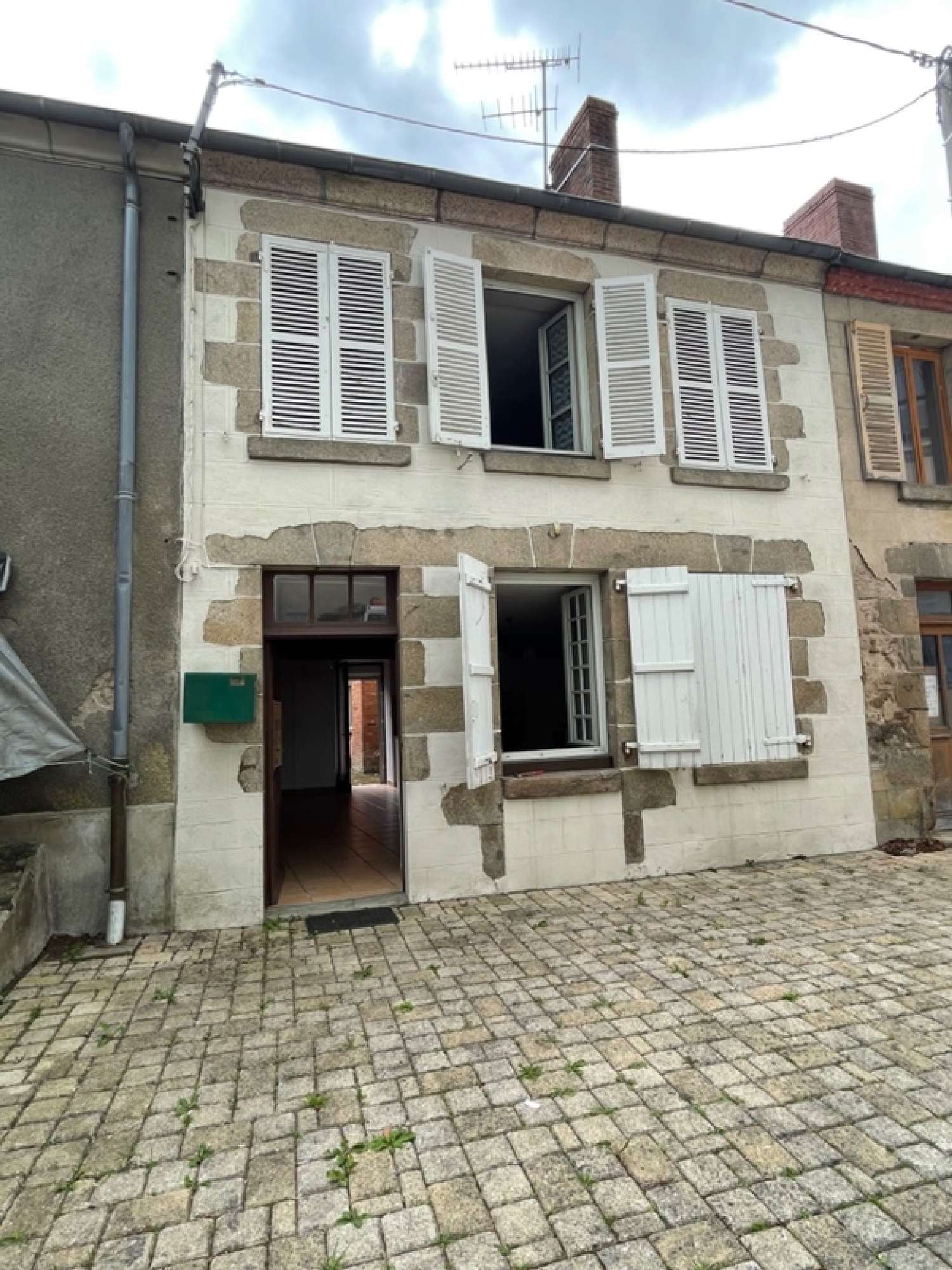  te koop dorpshuis Bussière-Dunoise Creuse 2