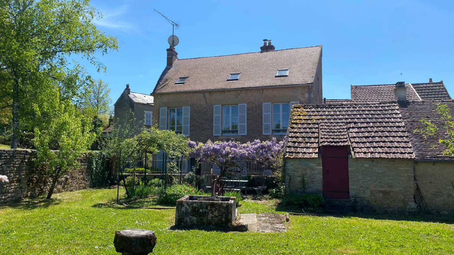  en venta casa de pueblo L'Isle-sur-Serein Yonne 1