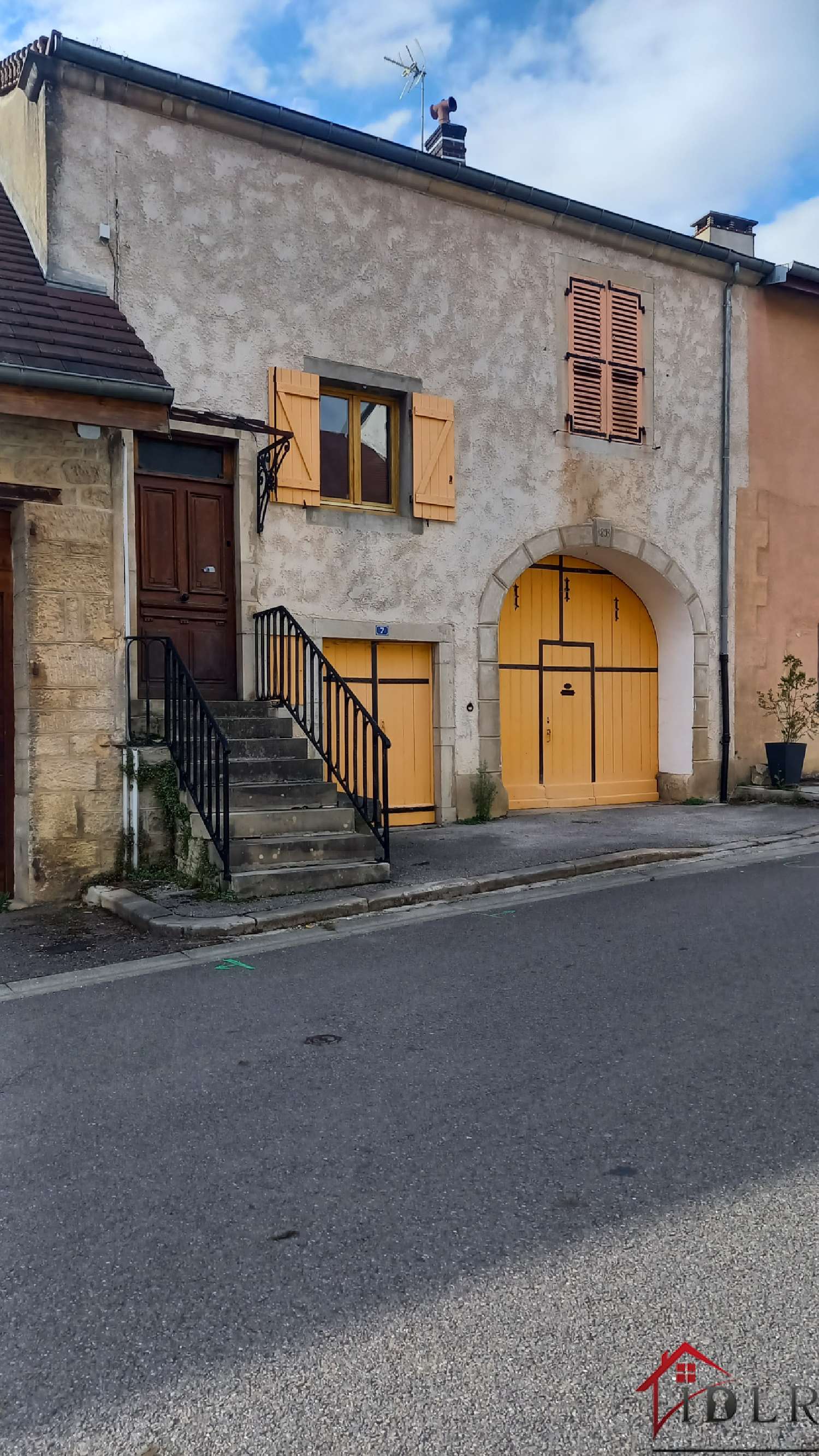  te koop dorpshuis Pannessières Jura 1