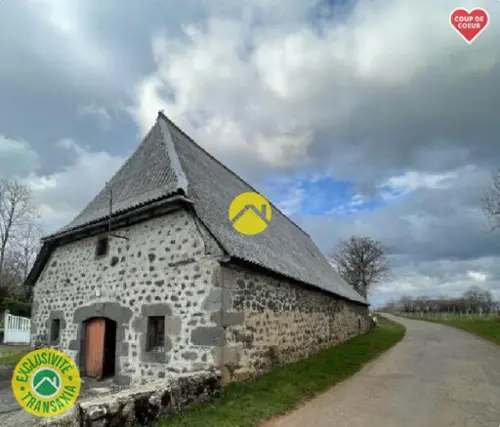 Pierrefort Cantal schuur foto 7102104