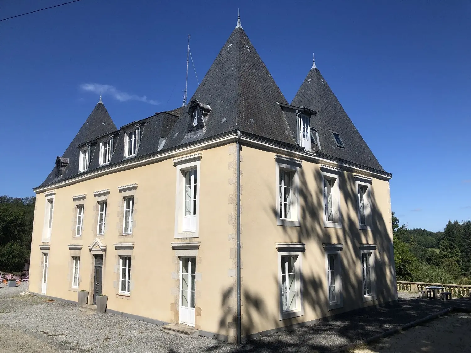  te koop kasteel Châteauneuf-la-Forêt Haute-Vienne 1