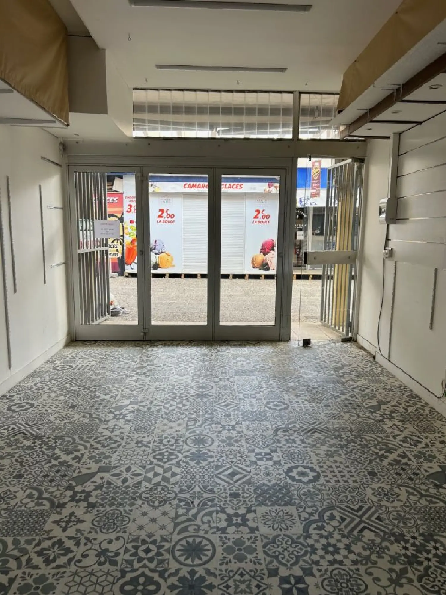 en venta local comercial Le Grau-du-Roi Gard 3
