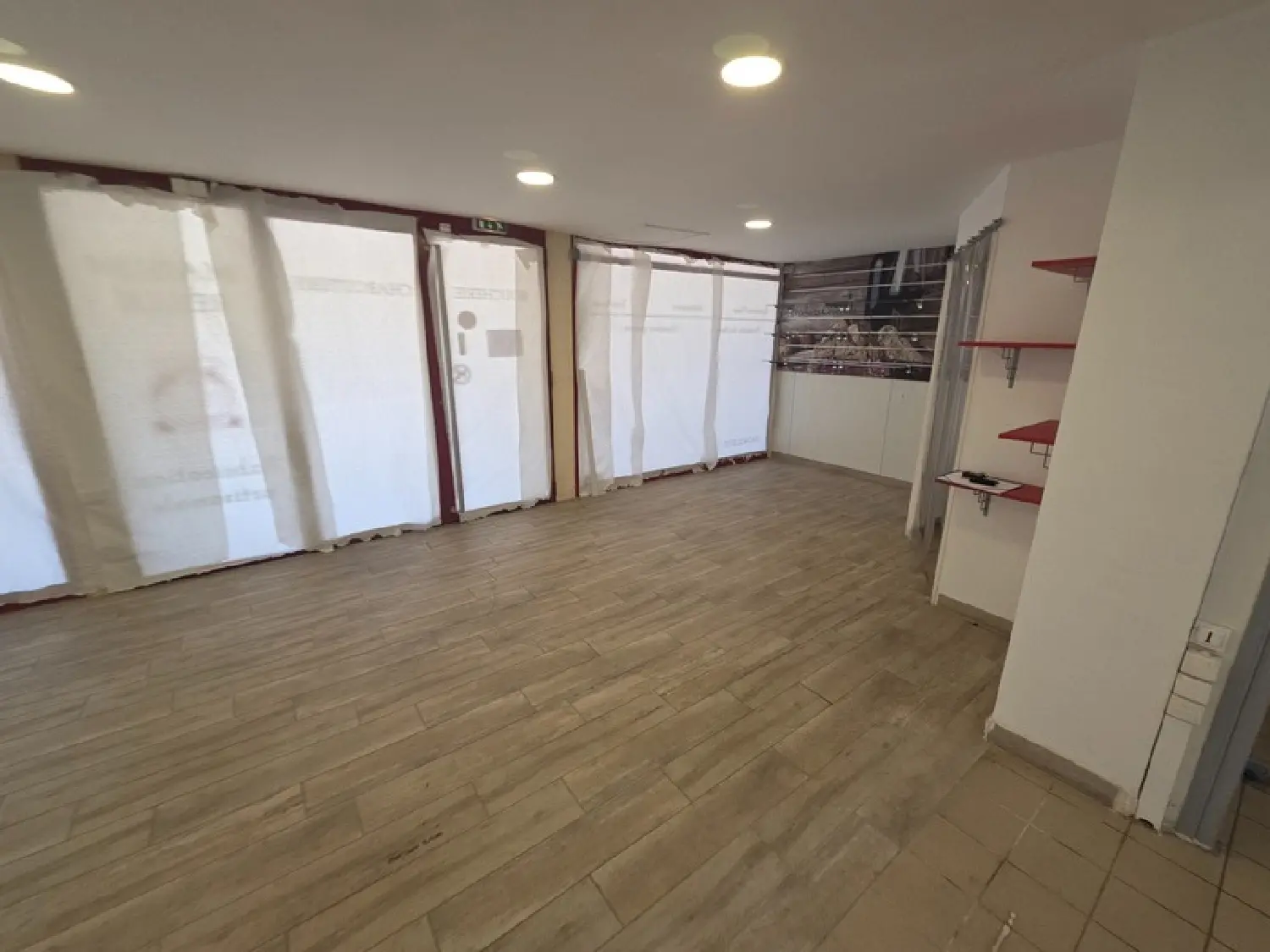 te koop bedrijfsruimte/ kantoor Méjannes-le-Clap Gard 3