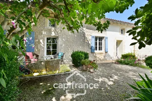Asnières-la-Giraud Charente-Maritime Bauernhof Bild 7094999