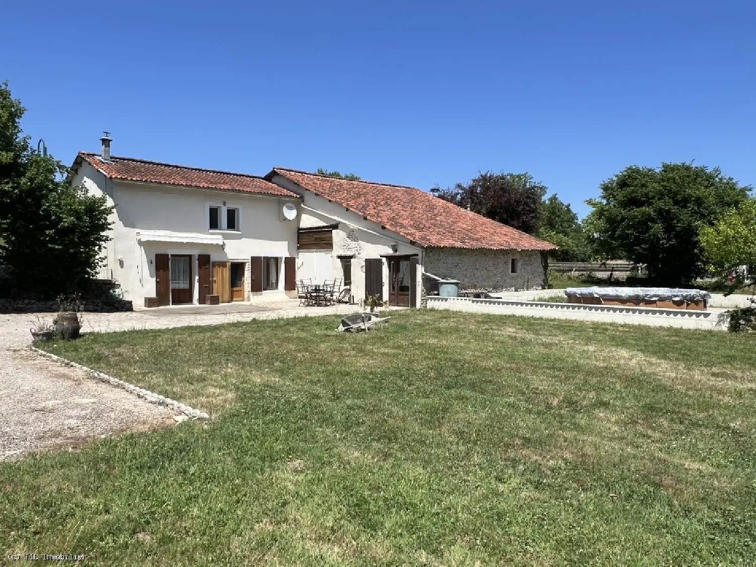  à vendre maison Civray Vienne 1