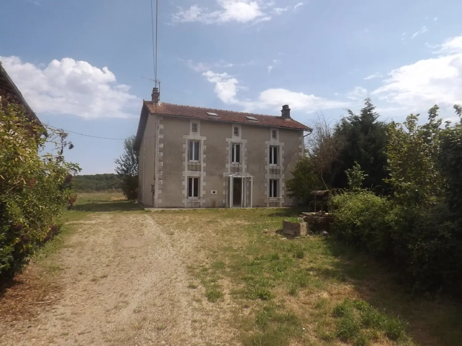  te koop huis Hiesse Charente 1