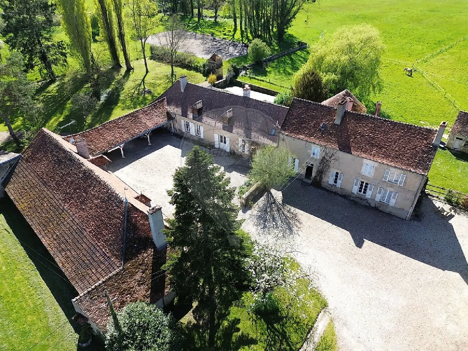  en venta casa Livry Nièvre 1