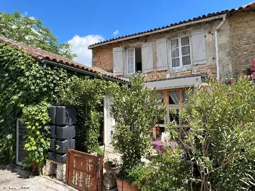 Nanteuil-en-Vallée Charente casa foto