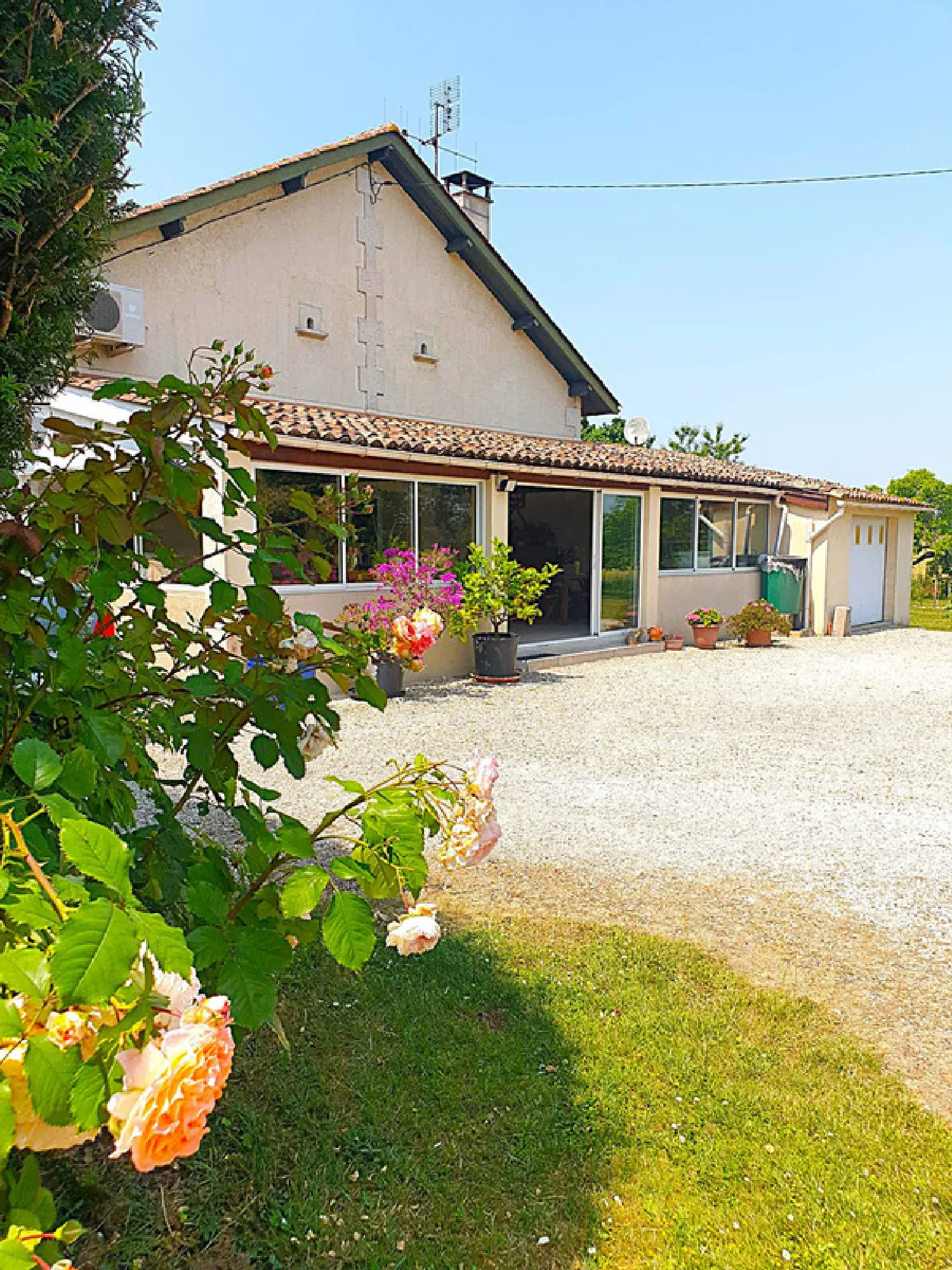  for sale house Saint-Hilaire Charente 2