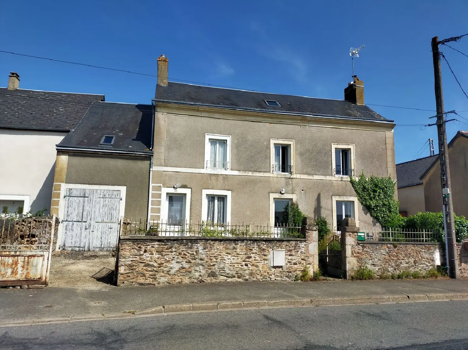  for sale house Sillé-le-Guillaume Sarthe 1